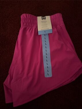 Motion Women’s Pink Athletic Shorts - L